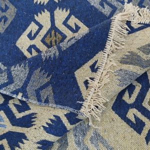 Covor traditional, tesut, cu doua fete, dimensiunea 100x200cm albastru si crem, model FAGURE - imagine 2