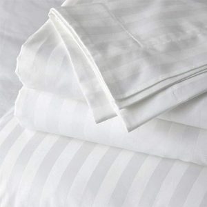 Cearsaf pat Damasc, bumbac 100%, dungi 1 cm, dimensiune 240x260cm Alb