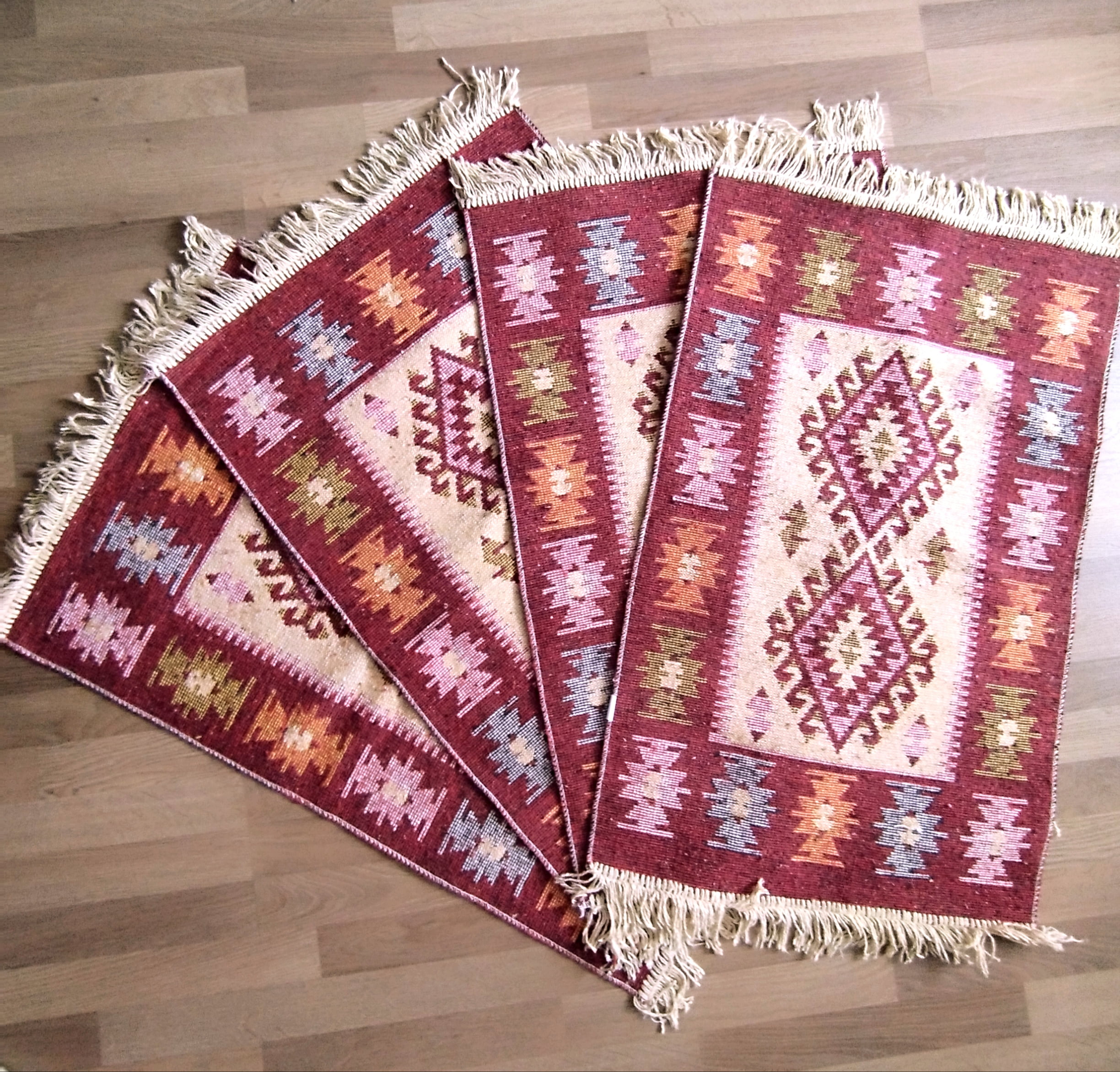 set 4 Covoare traditionale tesute, cu doua fete, dimensiunea 60x90cm, Rosu, model ROMB