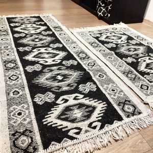 1+1 Covoare traditionale tesute, cu doua fete, dimensiunea 60x90cm+60X150cm, negru si alb, model HORA