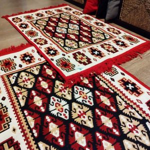 1+1 Covoare traditionale, cu doua fete, dimensiunea 60x90cm+ 60x120cm, rosu si crem HCA07