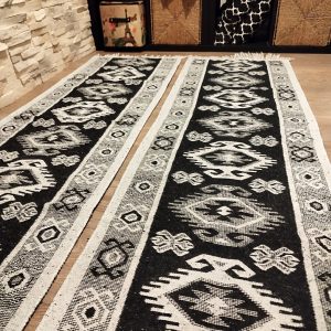 1+1 Covoare traditionale, cu doua fete, dimensiunea 60x300cm, negru si gri, model HORA