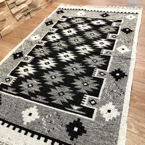Covor traditional, dimensiunea 80x125cm, negru si gri, model RUSTIC