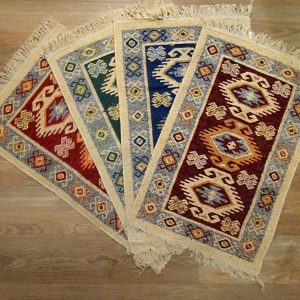 set 4 Covoare traditionale tesute, cu doua fete, dimensiunea 60x90cm, Rosu, Verde, Albastru si Maro, model HORA