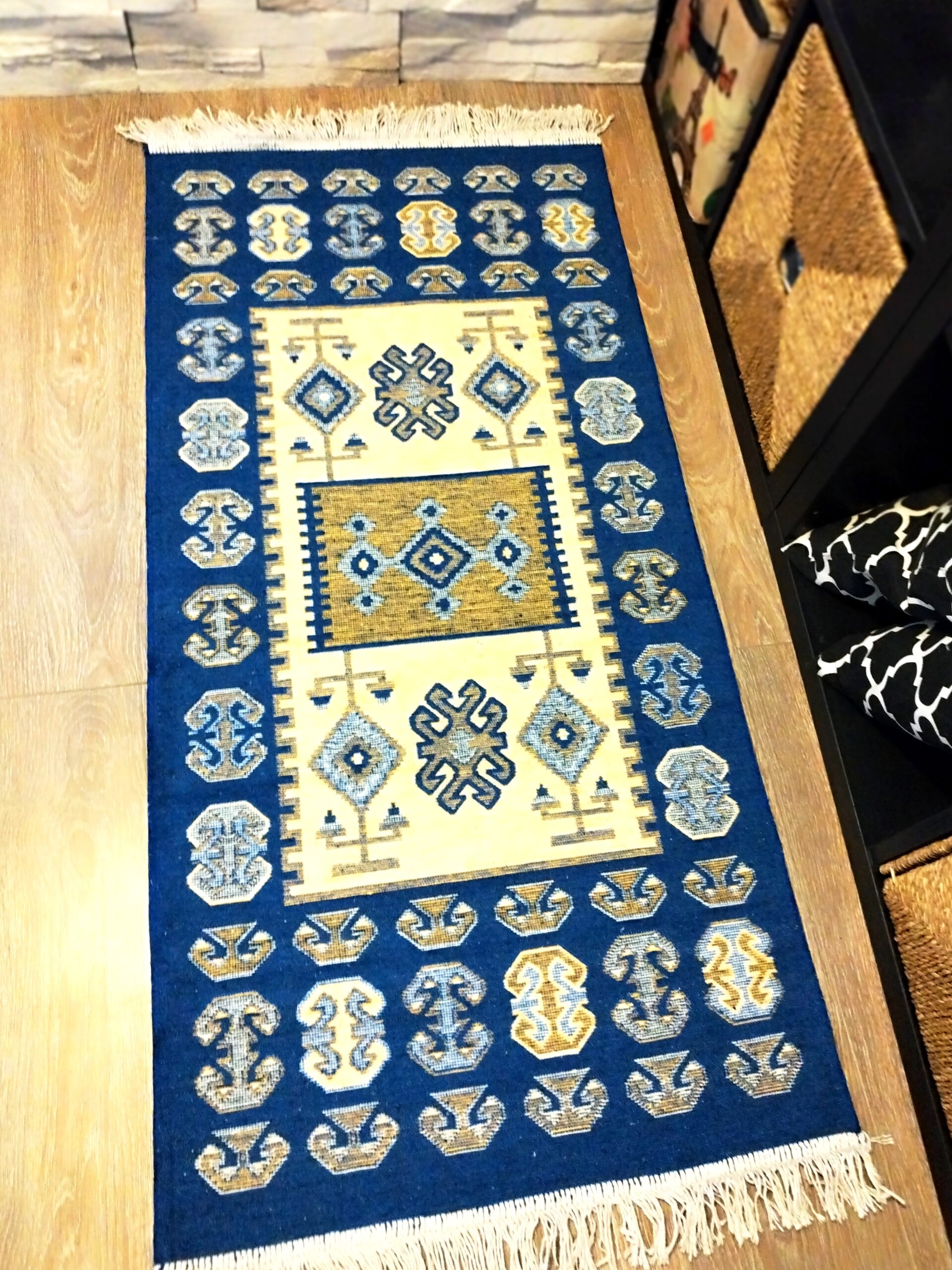 Covor traditional, cu doua fete, dimensiunea 60x120cm HCC03
