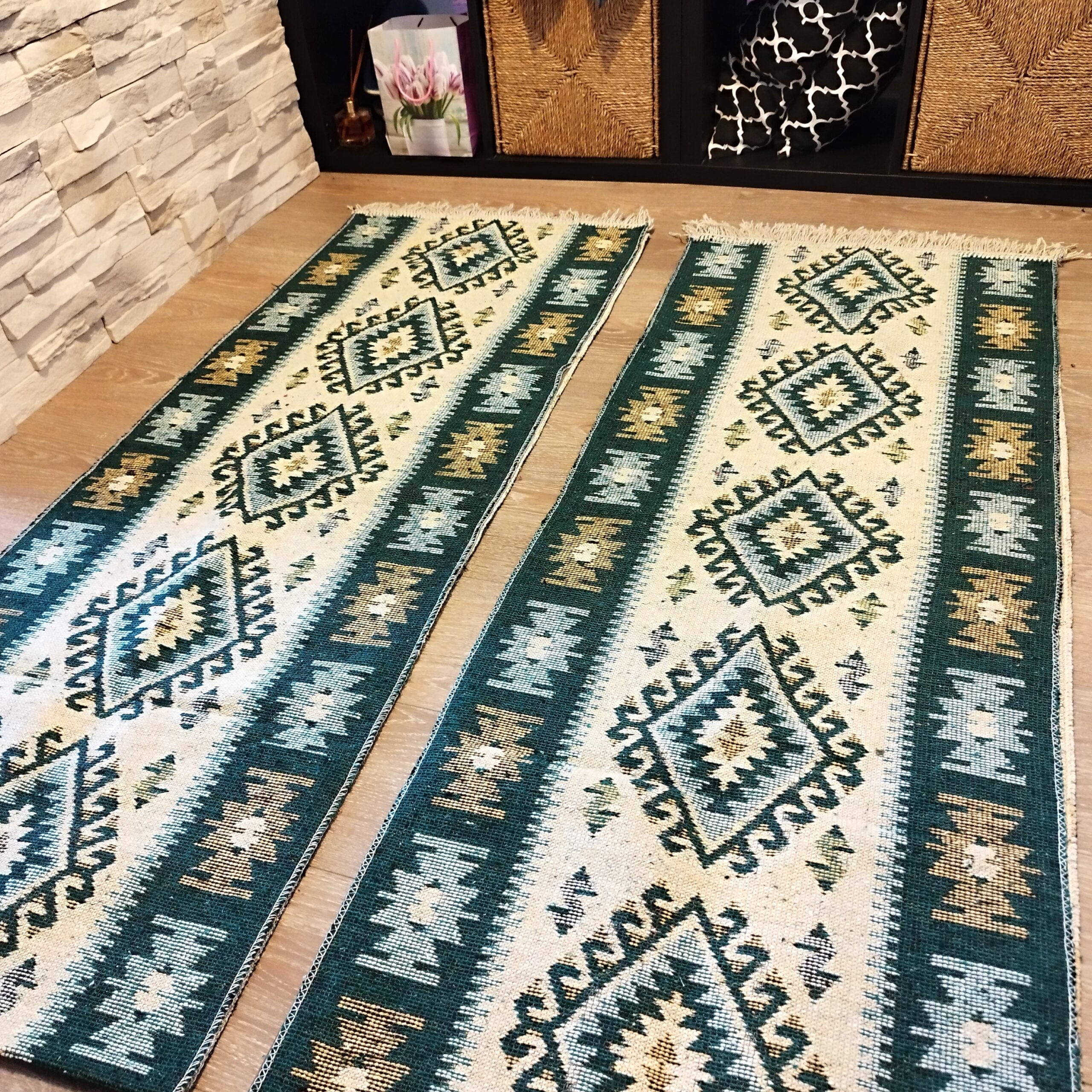 1+1 Covoare traditionale, cu doua fete, dimensiunea 60x300cm, verde si crem, model ROMB