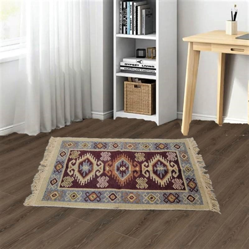 Covor traditional, dimensiunea 60x120cm Rosu si crem, model HORA