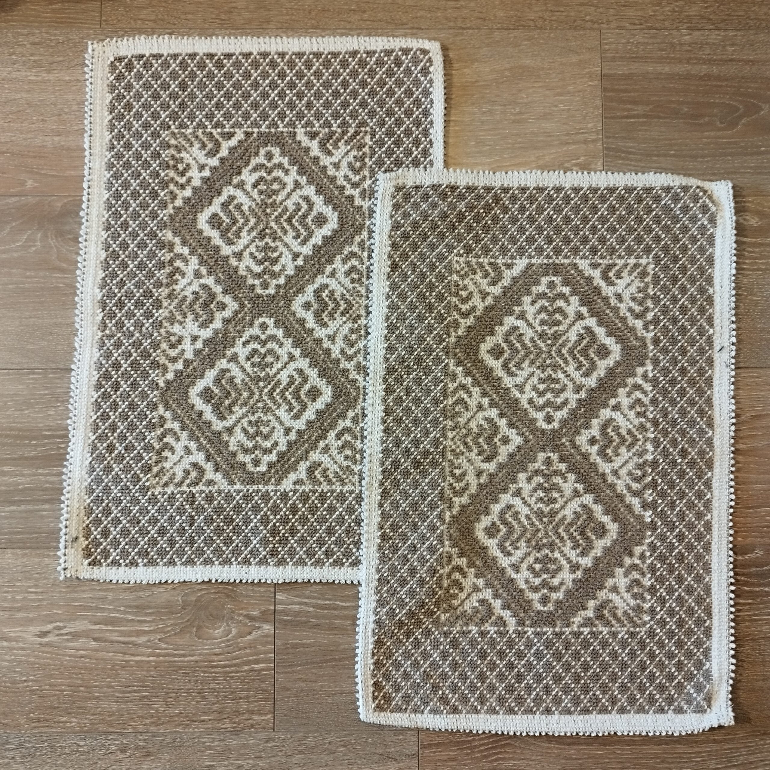 1+1 Set Covoare tesute din bumbac, dimensiunea 40x60cm, crem si alb, cod HCD06