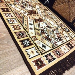 Covor traditional, cu doua fete, dimensiunea 60x150cm, maro si crem HCA09