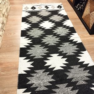 Covor traditional, tesut, cu doua fete, dimensiunea 80x150cm negru si crem, model RUSTIC 3 - imagine 3
