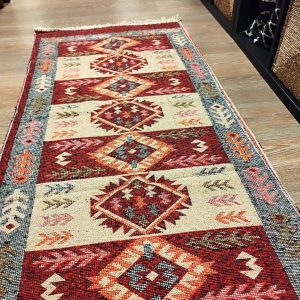 Covor traditional, dimensiunea 80x300cm Rosu si crem, model Spic de grau