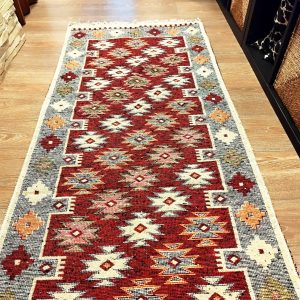 Covor traditional, dimensiunea 80x300cm Rosu si crem, model Rustic 2