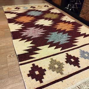 Covor traditional, tesut, cu doua fete, dimensiunea 80x150cm maro si crem, model RUSTIC 3