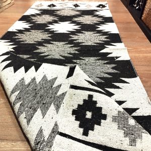 Covor traditional, tesut, cu doua fete, dimensiunea 80x150cm negru si crem, model RUSTIC 3 - imagine 2