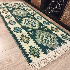 Covor traditional, cu doua fete, dimensiunea 60x120cm verde si crem, model RUSTIC 3