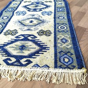 Covor traditional, tesut, cu doua fete, dimensiunea 80x125cm ALBASTRU si crem, model Hora