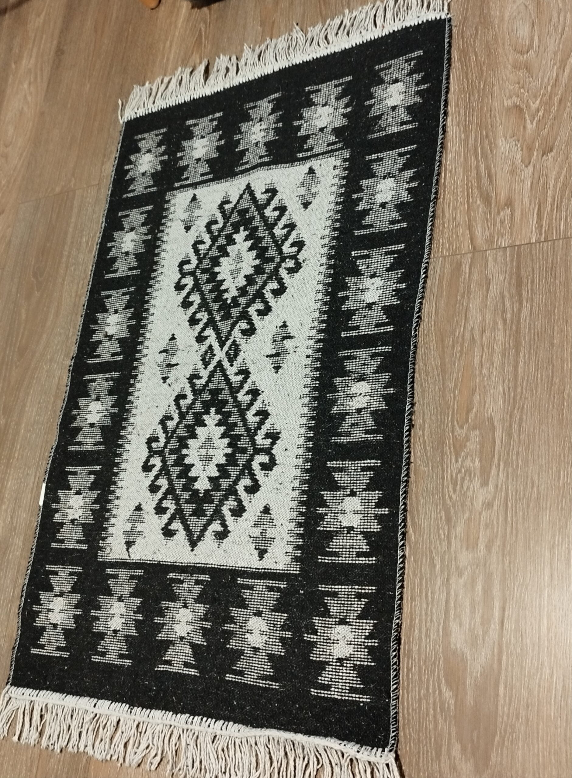 Covor traditional, dimensiunea 60x90cm, negru si crem, model ROMB - imagine 5