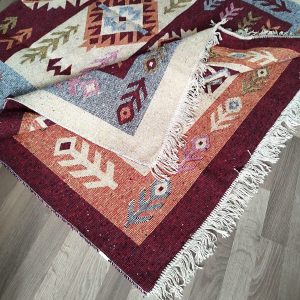 Covor traditional, dimensiunea 140x210cm, rosu si crem, model SPIC DE GRAU