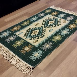 Covor traditional, dimensiunea 60x120cm verde si crem, model ROMB