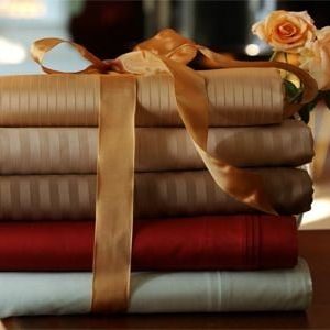 Lenjerie din Damasc bumbac 100%, dungi 1cm, pentru pat XXL -cearsaf pilota 200x230cm, cearsaf pat 240x260cm, 2 fete perna 50x70cm, cu rama decorativa Bordo - imagine 5