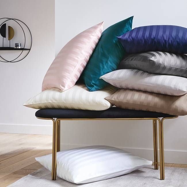 Lenjerie din Damasc bumbac 100%, dungi 1cm, pentru pat XXL -cearsaf pilota 200x230cm, cearsaf pat 240x260cm, 2 fete perna 50x70cm, cu rama decorativa Rose Pudra - imagine 2
