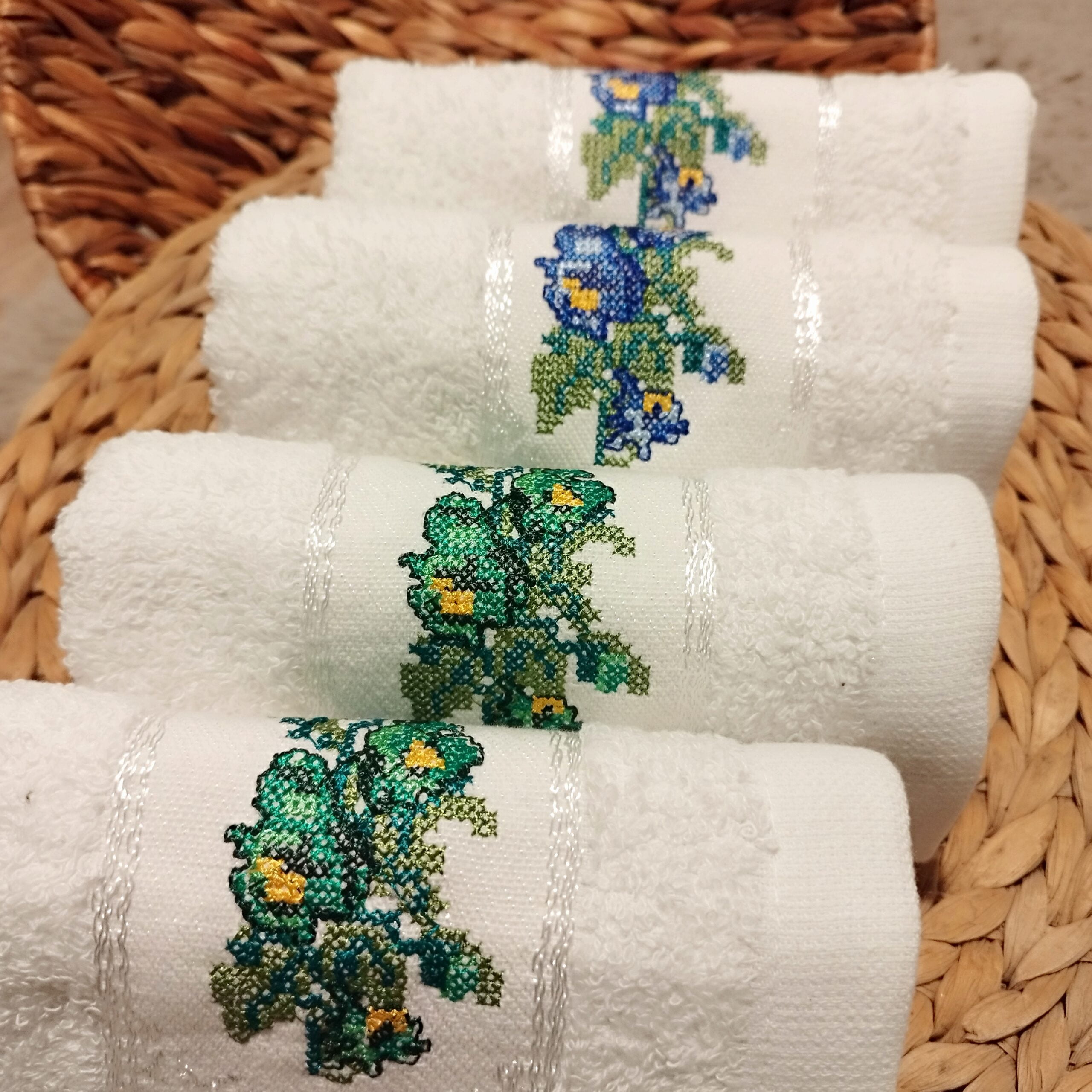 Set 4 prosoape pentru bucatarie, bumbac 100%, dimensiune 32x70cm cu model broderie Verde+Albastru