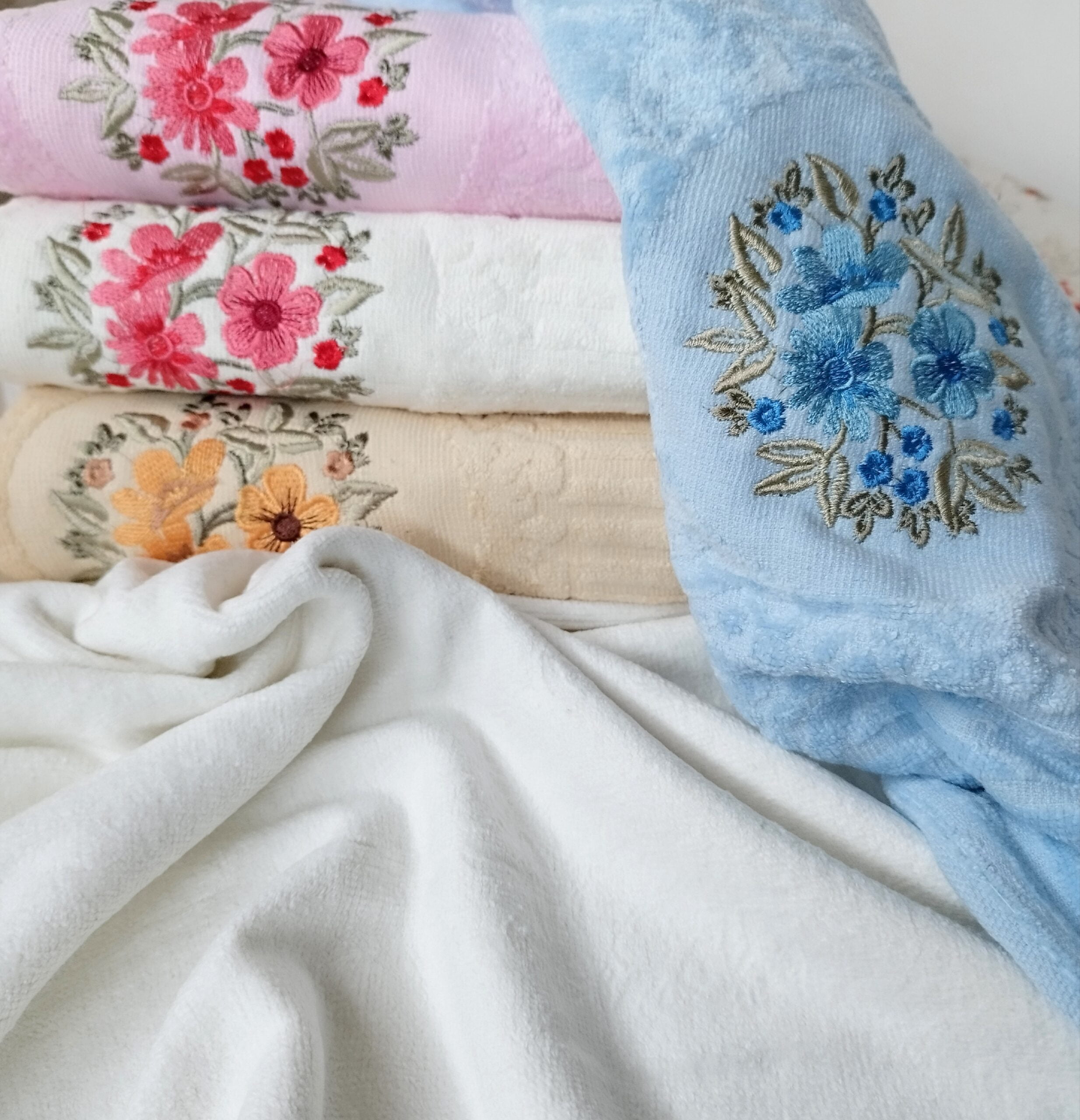 Set 4 prosoape baie, bumbac 100%, dimensiune 70x140cm colorate Catifee - imagine 3