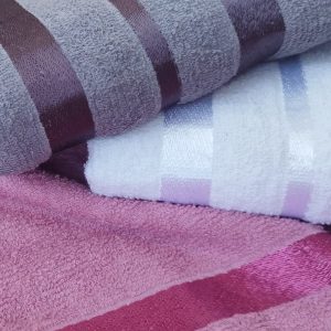 Set 3 prosoape baie Maya, bumbac 100%, dimensiune 50x85cm, culoare gri, alb, roz - imagine 3