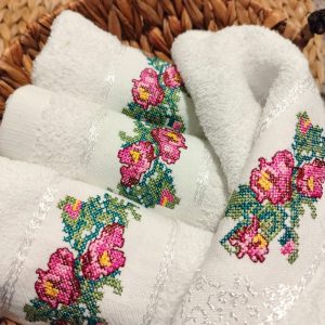 Set 4 prosoape pentru bucatarie, bumbac 100%, dimensiune 32x70cm cu model broderie Bordo