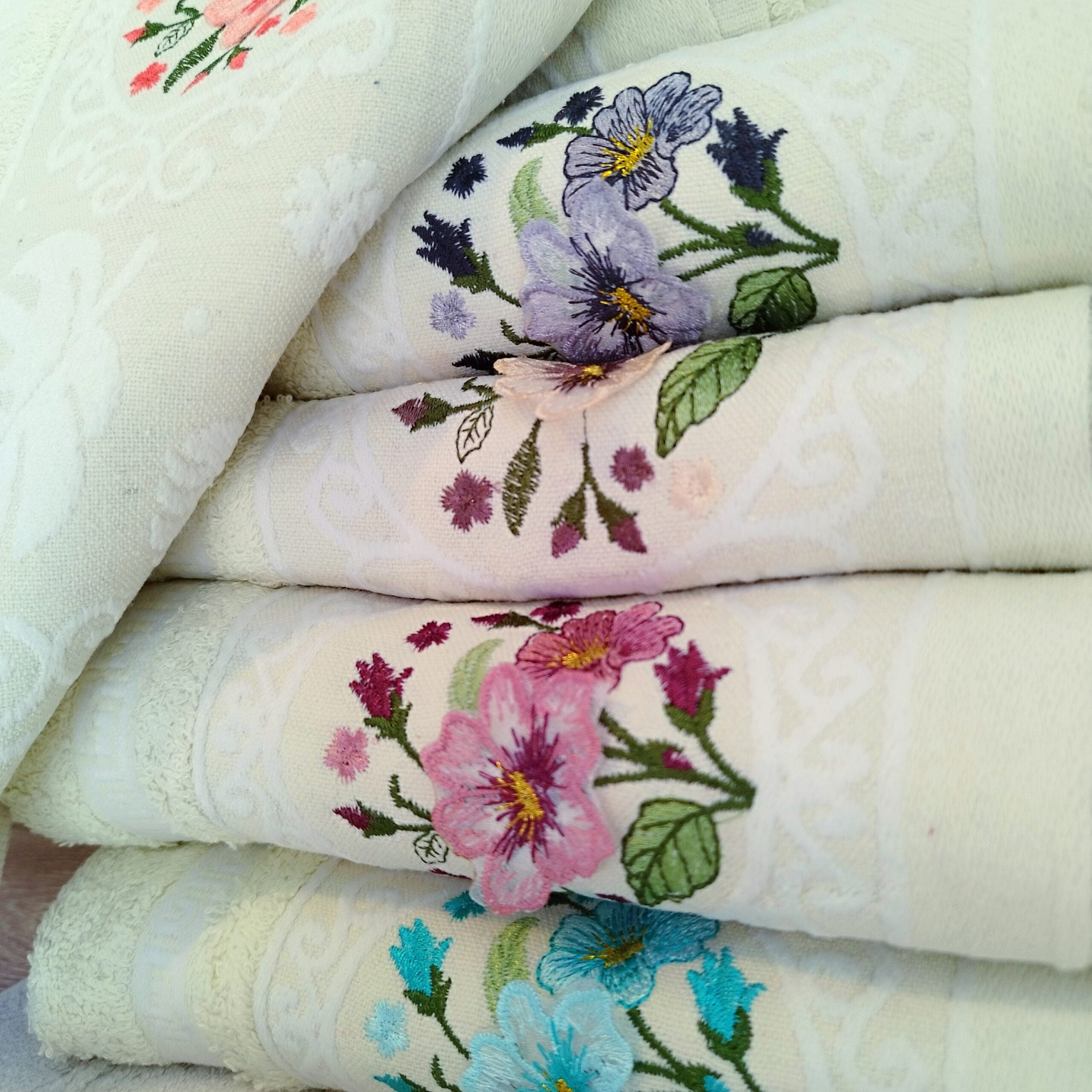 Set 5 prosoape de baie, pufoase, cu broderie, bumbac 100%, dimensiune 50x90cm,Menta