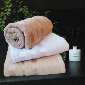 Set 3 prosoape baie Maya, bumbac 100%, dimensiune 70x135cm culoare crem, alb, maro
