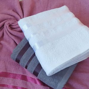 Set 3 prosoape baie Maya, bumbac 100%, dimensiune 50x85cm, culoare gri, alb, roz